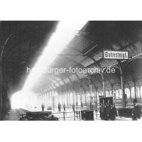 X958895 Blick zum Bahnsteig - Hauptbahnhof Altona. | 